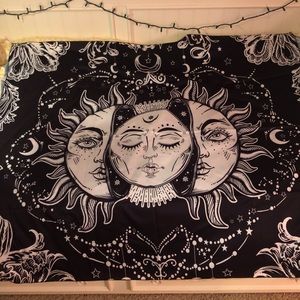 Brand new black and white sun tapestry🌞🖤